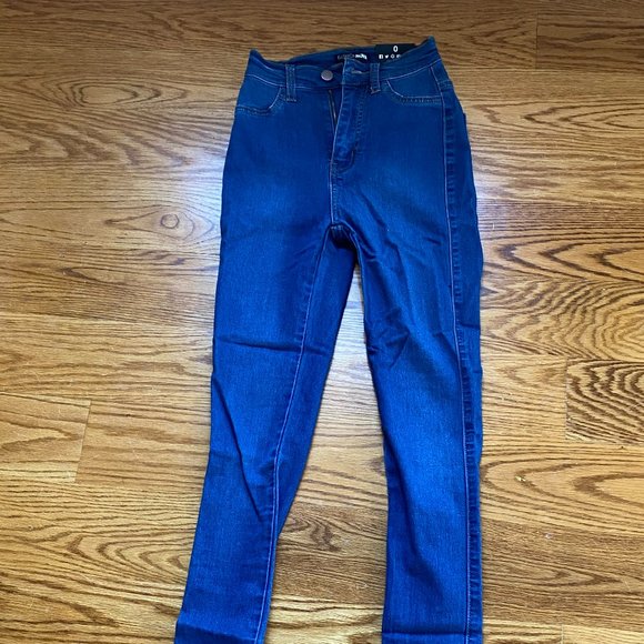 FashionNova Brand New High Waist Skinny Jeans - Picture 2 of 3